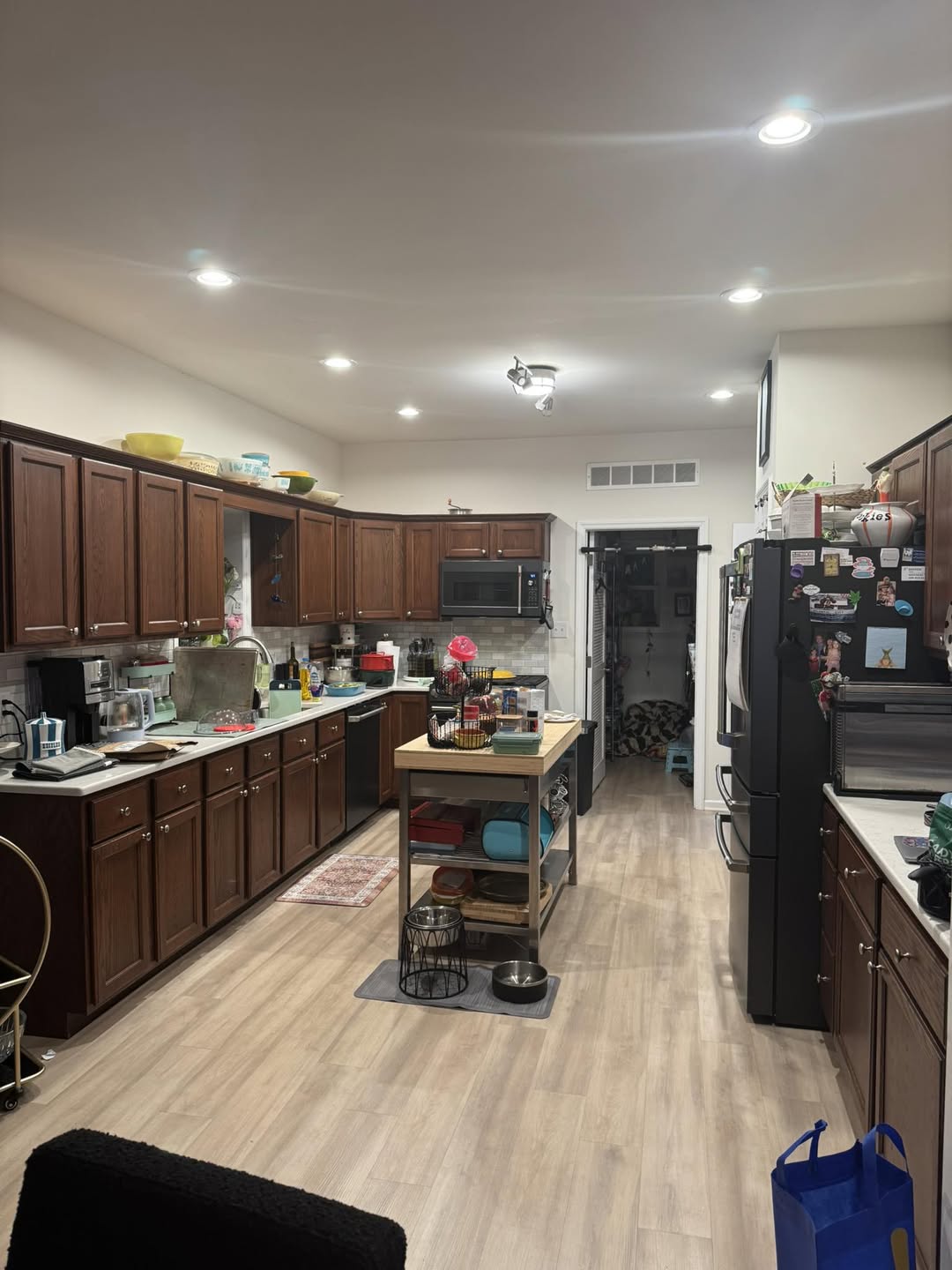 Home renovation software showing an old kitchen before remodeling
